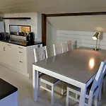 Navy For 6, Free Parking