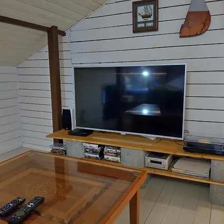 Navy For 6, Free Parking Apartment