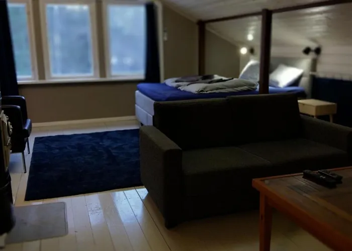 Navy For 6, Free Parking Turku