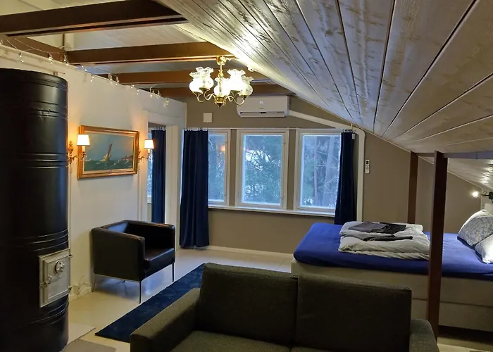 Navy For 6, Free Parking Turku