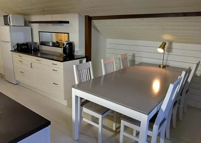 Navy For 6, Free Parking